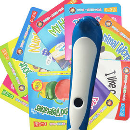 ペンを学んでいるイルカの子供はエムピー・スリー/ゲーム/TF カード青緑を支えます